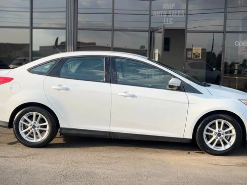 Used 2015 Ford Focus SE w/ SE Cold Weather Package FWD image 2