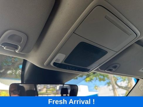 Used 2025 Honda Pilot EX-L image 12