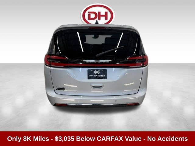 Used 2024 Chrysler Pacifica Touring-L FWD image 9