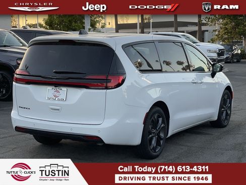 New 2026 Chrysler Pacifica Select FWD image 6
