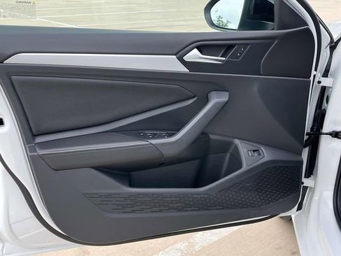 Certified 2025 Volkswagen Jetta Sport image 25