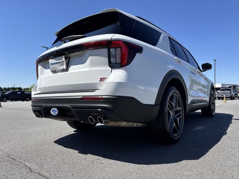 Used 2025 Ford Explorer ST AWD/4WD image 10