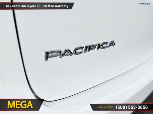 Used 2018 Chrysler Pacifica Touring-L FWD image 27
