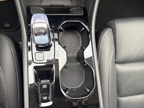 Certified 2025 Volvo XC40 B5 Plus image 30