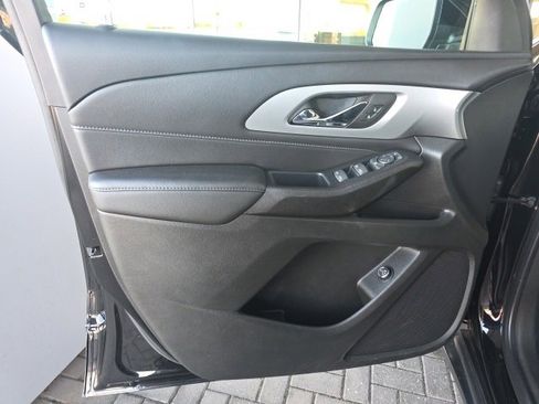 Used 2022 Chevrolet Traverse LT image 20