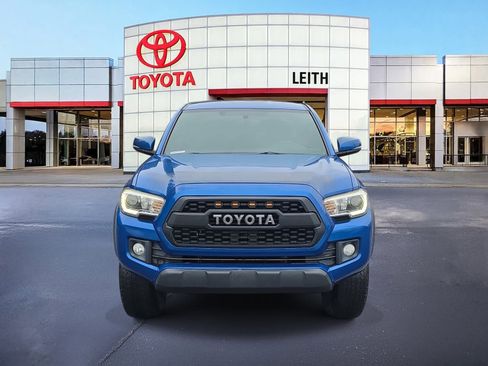 Used 2017 Toyota Tacoma TRD Off-Road w/ Tow Package image 2