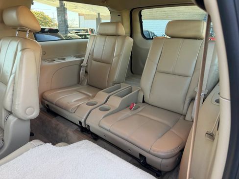 Used 2007 Chevrolet Suburban LT w/ LT Preferred Equipment Group AWD/4WD image 36