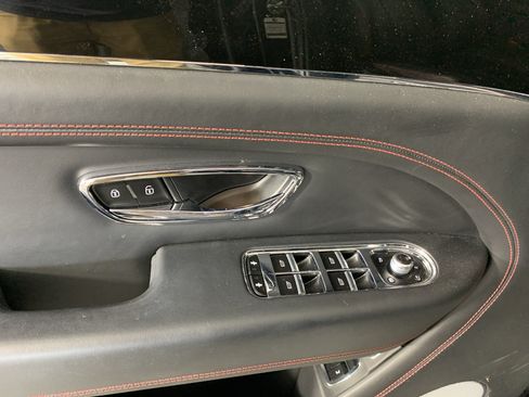 Used 2023 Bentley Bentayga AWD/4WD image 13