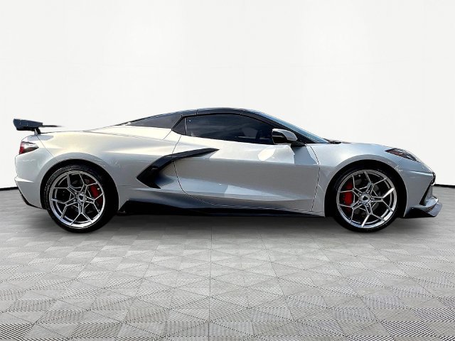 Used 2021 Chevrolet Corvette Stingray Convertible w/ Z51 Performance Package RWD image 8