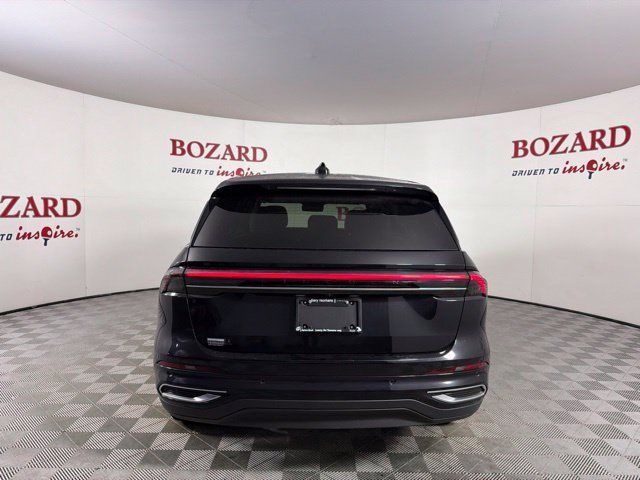 Used 2025 Lincoln Nautilus Premier AWD/4WD image 12