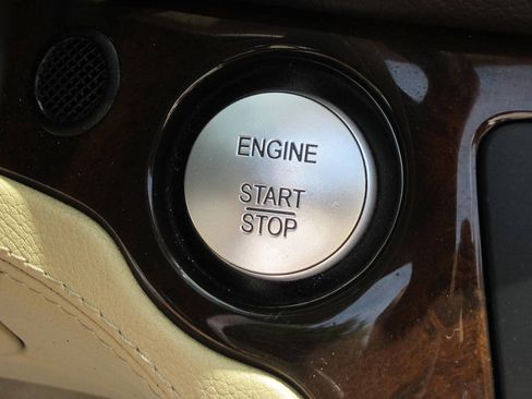 Used 2013 Mercedes-Benz SL 550 image 40
