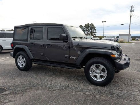 Used 2018 Jeep Wrangler Unlimited Sport image 3