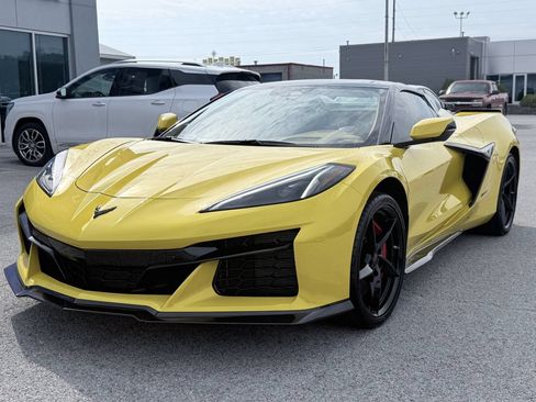 Used 2025 Chevrolet Corvette E-Ray AWD/4WD image 2