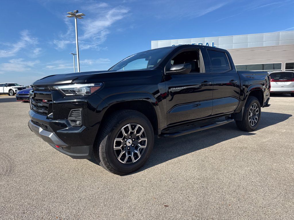 Used 2023 Chevrolet Colorado Z71 w/ Advanced Trailering Package AWD/4WD image 2