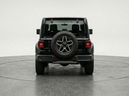 Used 2025 Jeep Wrangler Sahara image 7