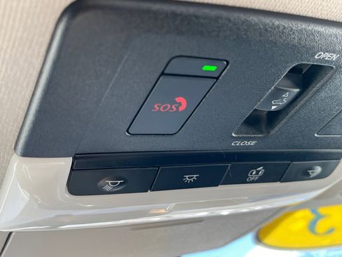 Used 2023 Nissan Sentra SR w/ SR Premium Package image 18