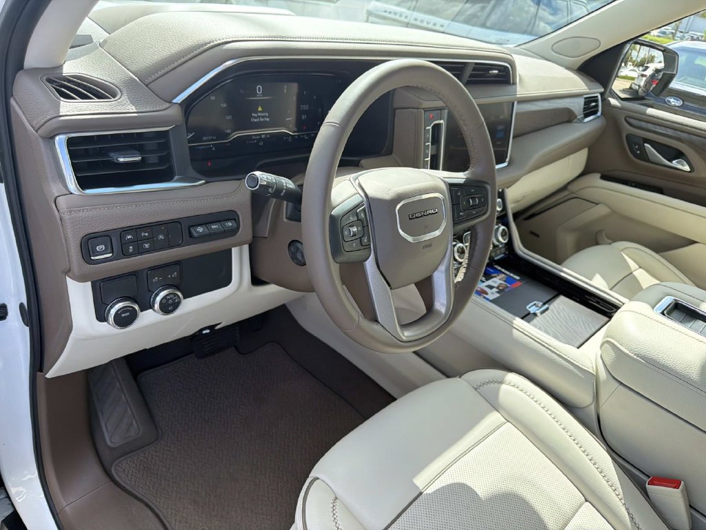 Used 2024 GMC Yukon Denali RWD image 18