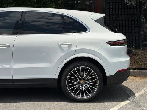 Used 2022 Porsche Cayenne AWD/4WD image 11