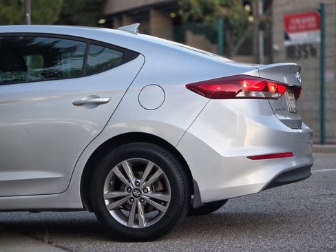 Used 2018 Hyundai Elantra Value Edition FWD image 16