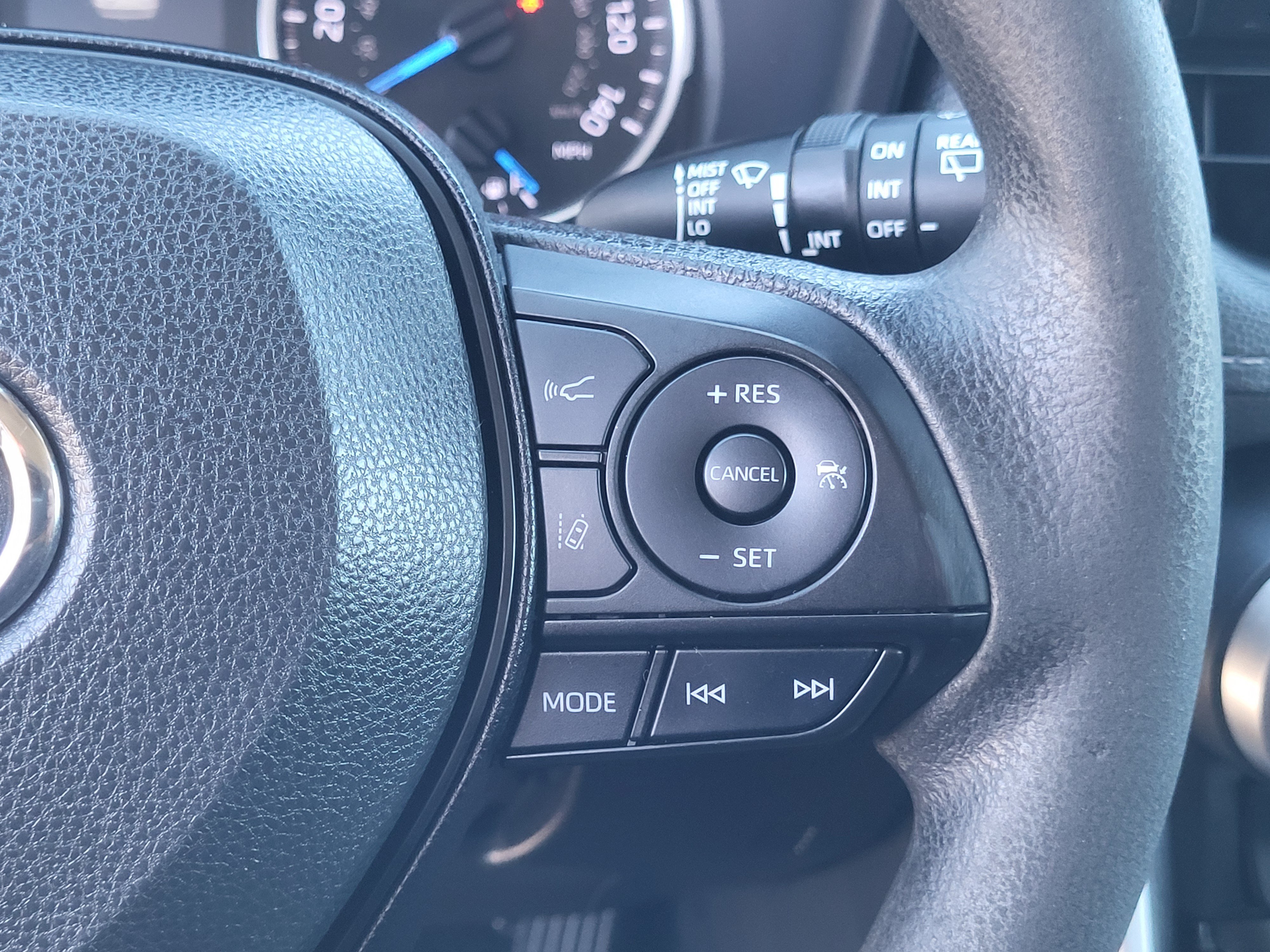 Used 2022 Toyota RAV4 XLE AWD/4WD image 15