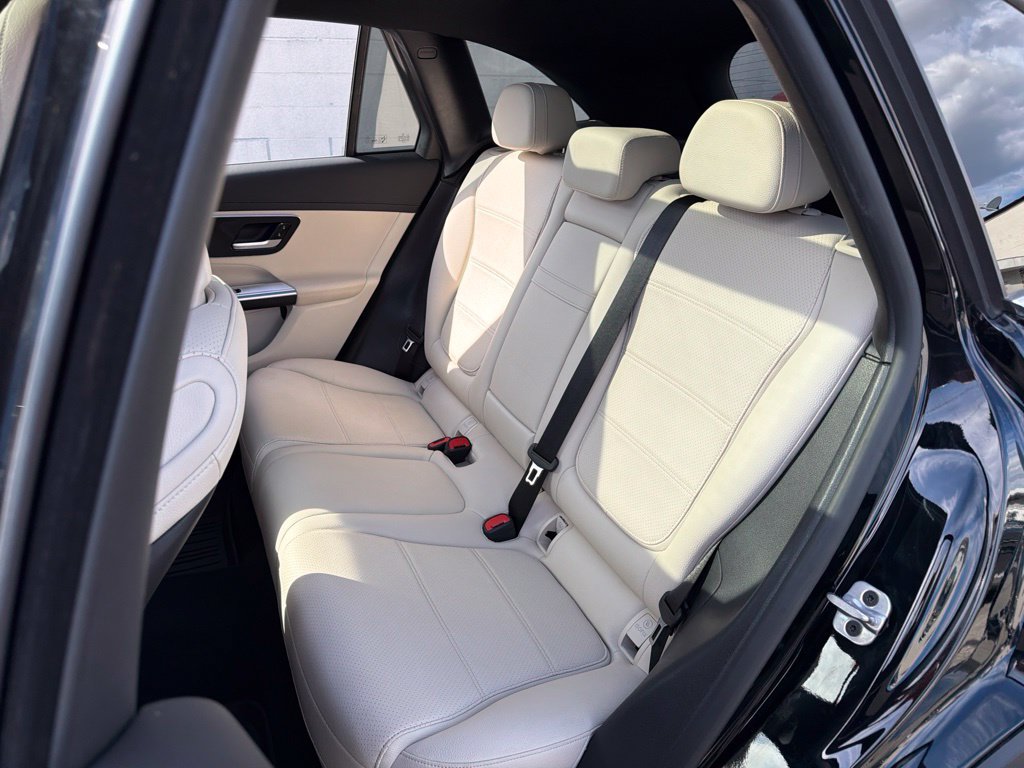 Used 2023 Mercedes-Benz GLC 300 4MATIC image 24