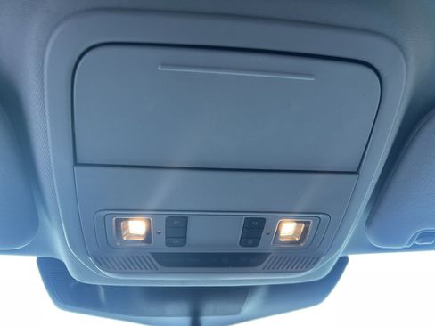 Used 2022 Ford Explorer XLT w/ Equipment Group 202A image 19