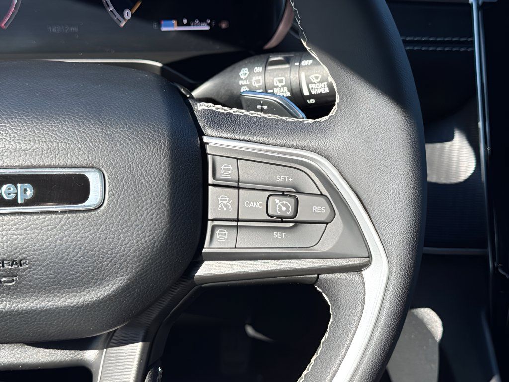 Used 2024 Jeep Grand Cherokee Laredo RWD image 14