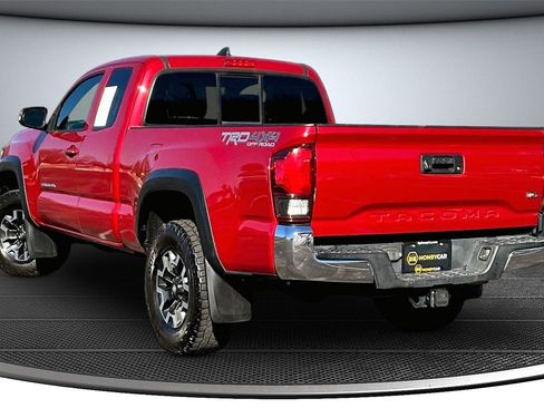 Used 2018 Toyota Tacoma TRD Off-Road image 4