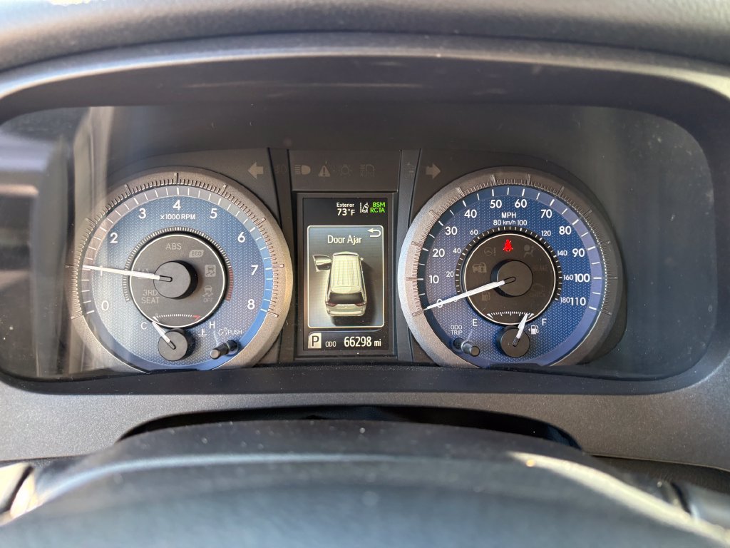 Used 2020 Toyota Sienna Limited Premium w/ Carpet Mat Package FWD image 20
