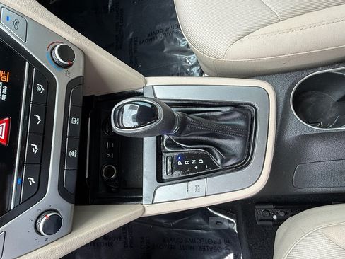 Used 2018 Hyundai Elantra SEL FWD image 31