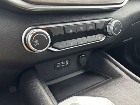 Used 2025 Nissan Altima 2.5 SV image 36