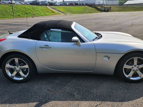 Used 2007 Pontiac Solstice Convertible w/ Premium Package RWD image 14