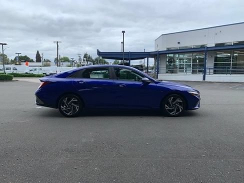 Certified 2024 Hyundai Elantra Limited FWD image 6