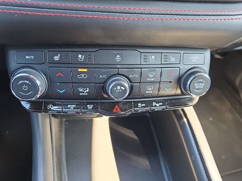 Used 2024 Dodge Durango GT AWD/4WD image 21