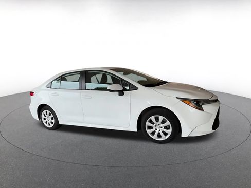 Used 2025 Toyota Corolla LE FWD image 2