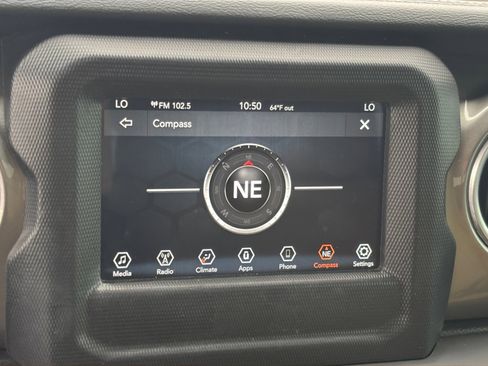 Used 2018 Jeep Wrangler Unlimited Sahara image 22