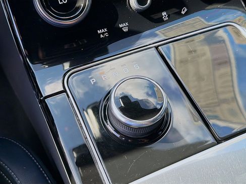 Used 2019 Land Rover Range Rover Velar R-Dynamic SE image 16