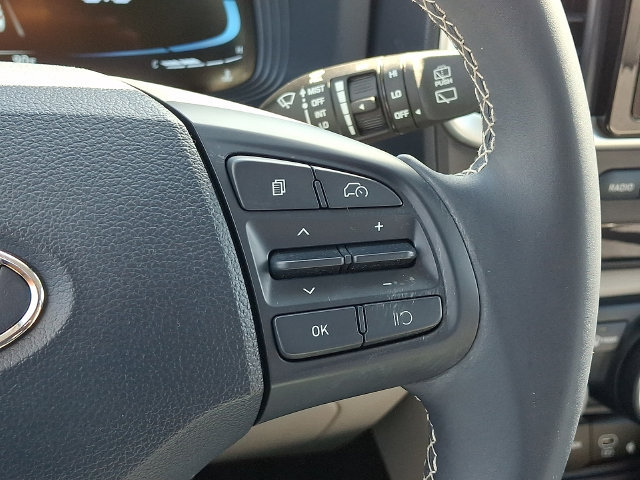 Used 2024 Hyundai Venue Limited FWD image 23