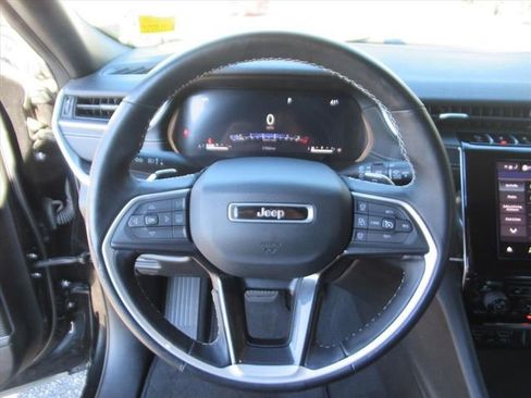 Certified 2022 Jeep Grand Cherokee L Laredo AWD/4WD image 18