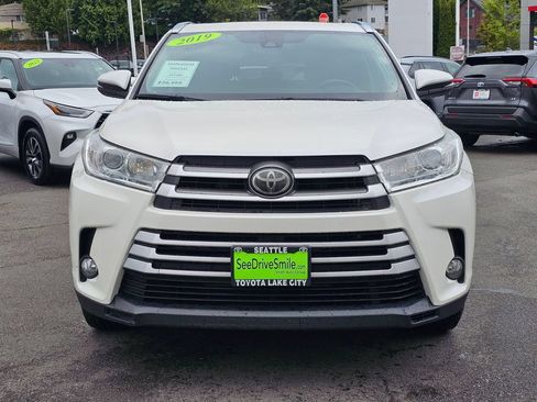 Used 2019 Toyota Highlander XLE AWD/4WD image 2