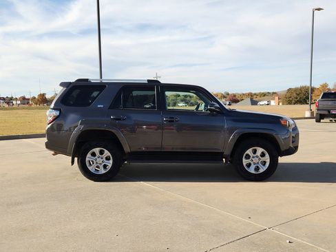 Used 2022 Toyota 4Runner SR5 Premium image 7