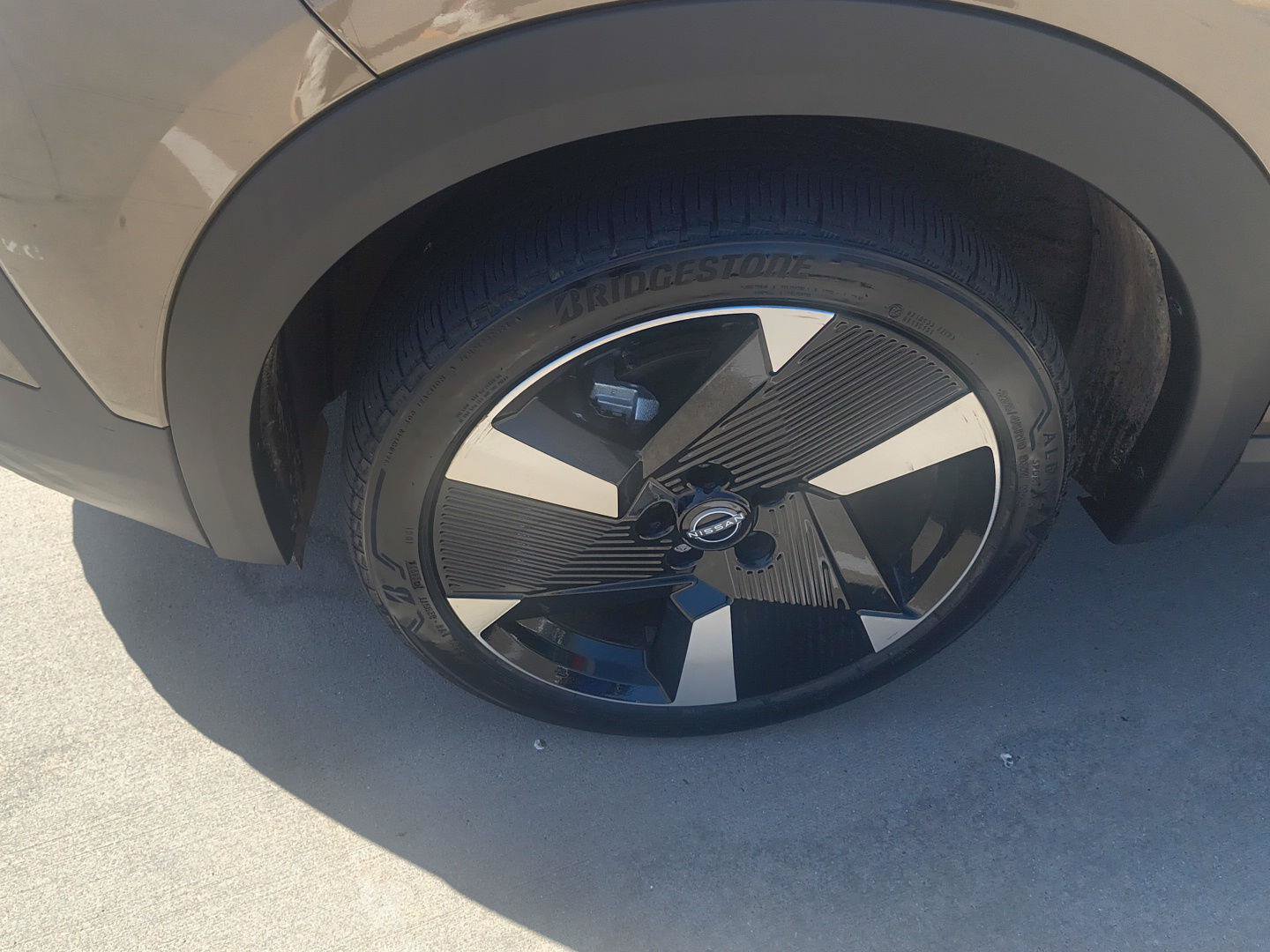 Used 2025 Nissan Kicks SR FWD image 4