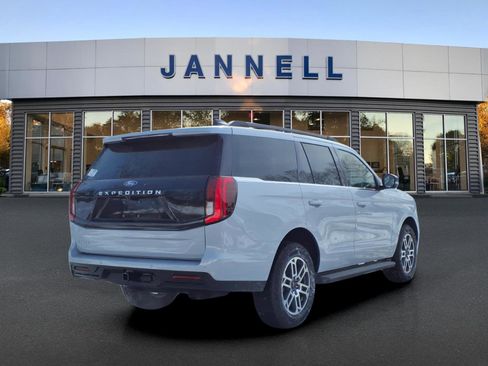 New 2026 Ford Expedition Active image 3