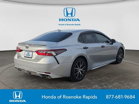 Used 2022 Toyota Camry SE FWD image 5