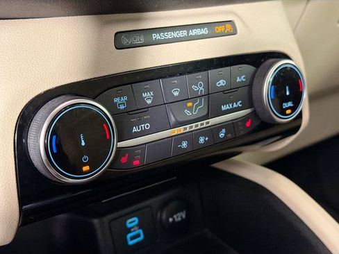 Used 2022 Ford Escape SEL image 16