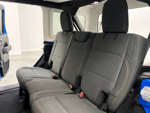 Used 2025 Jeep Wrangler Unlimited Sahara AWD/4WD image 16