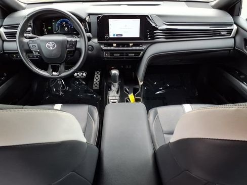 Used 2025 Toyota Camry SE FWD image 12