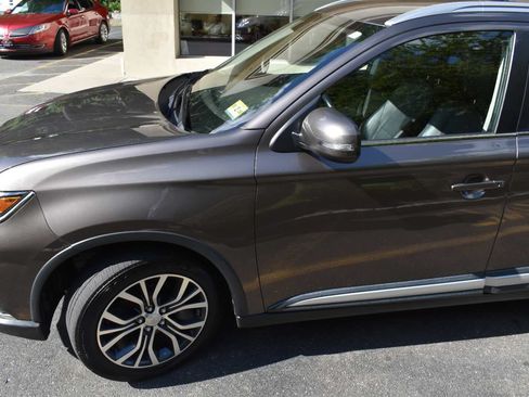 Used 2017 Mitsubishi Outlander SE AWD/4WD image 72