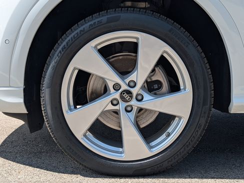 Certified 2025 Audi Q5 Premium w/ Premium Plus AWD/4WD image 15