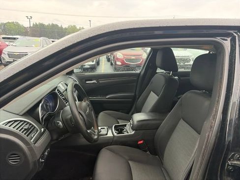 Used 2018 Chrysler 300 Touring w/ Sport Appearance Package RWD image 12